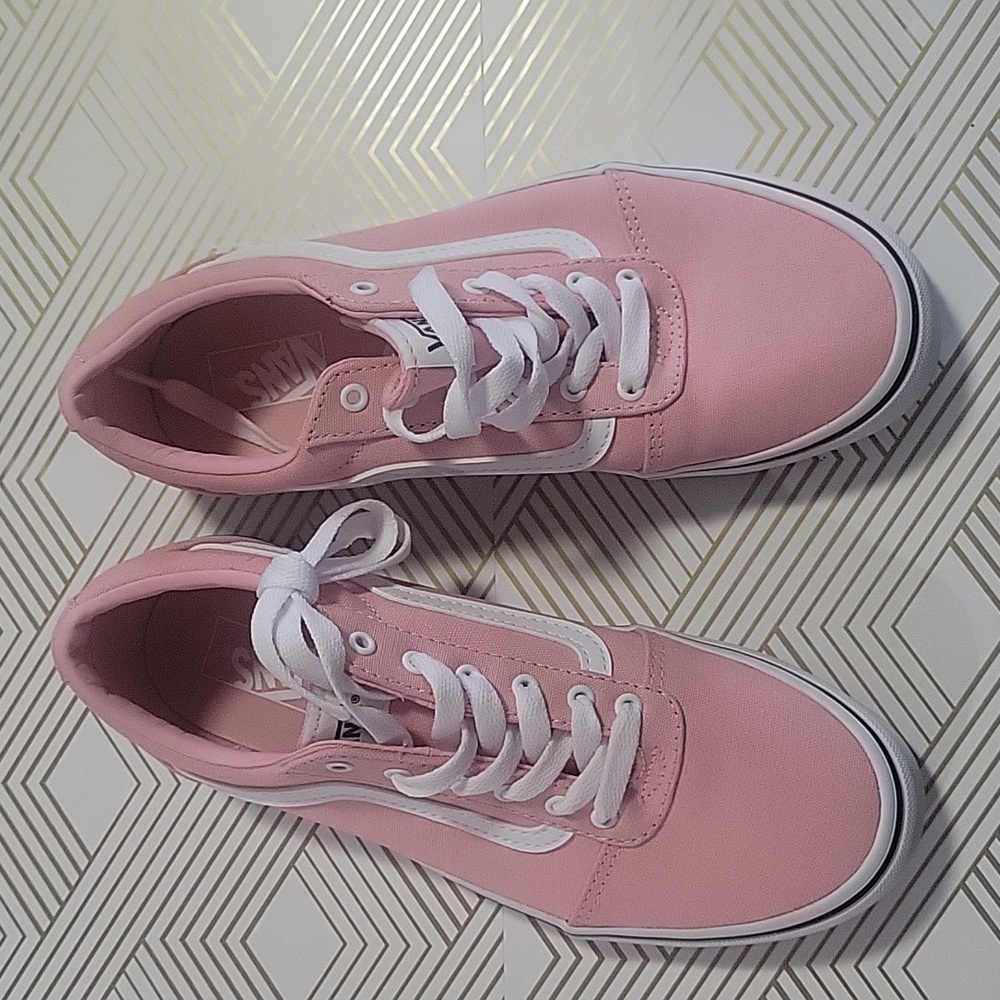 Brand new pair of Vans size 5